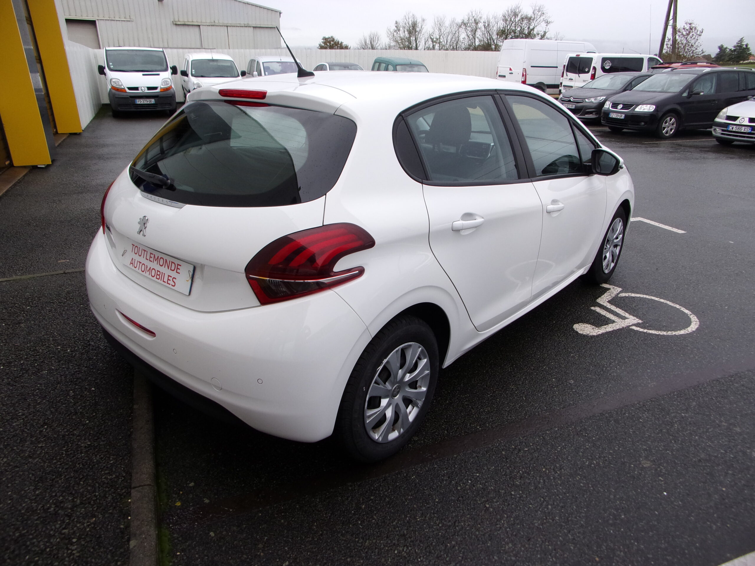 PEUGEOT 208 1L5 BLUE HDI ACTIVE 2 PLACES