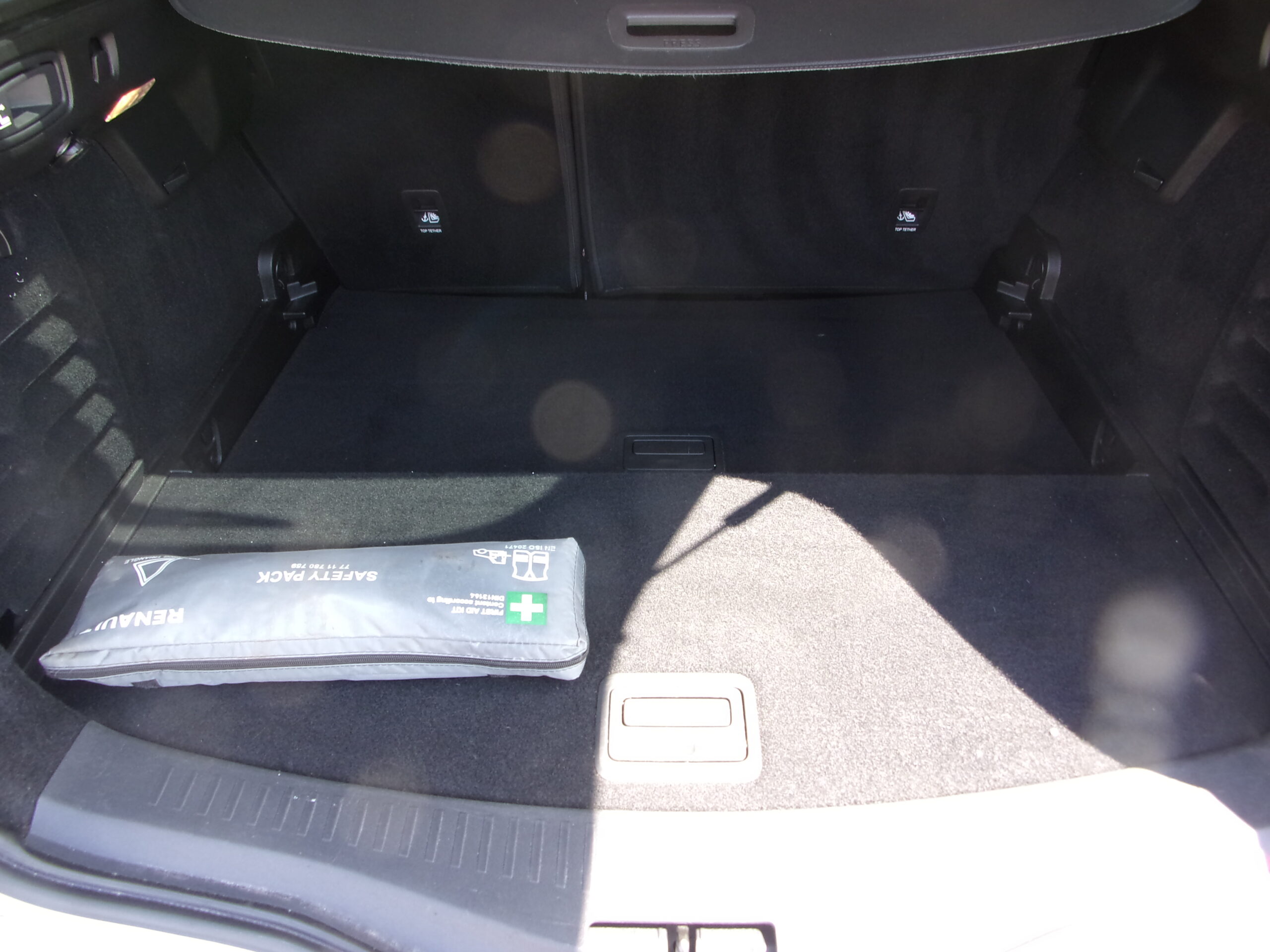 RENAULT MEGANE IV ESTATE BLUE DCI 115