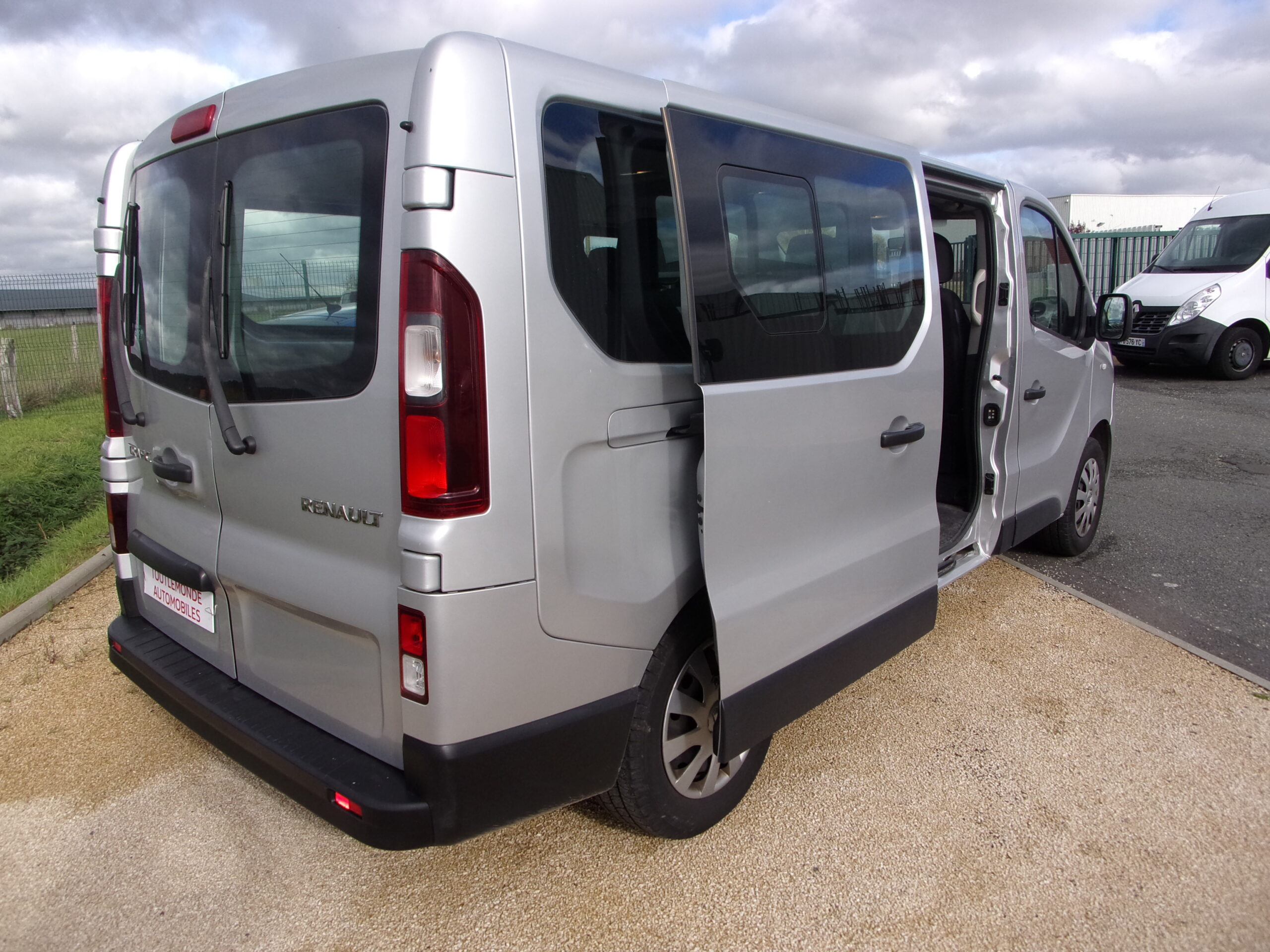 RENAULT TRAFIC COMBI ZEN L2 DCI 125 ENERGYS