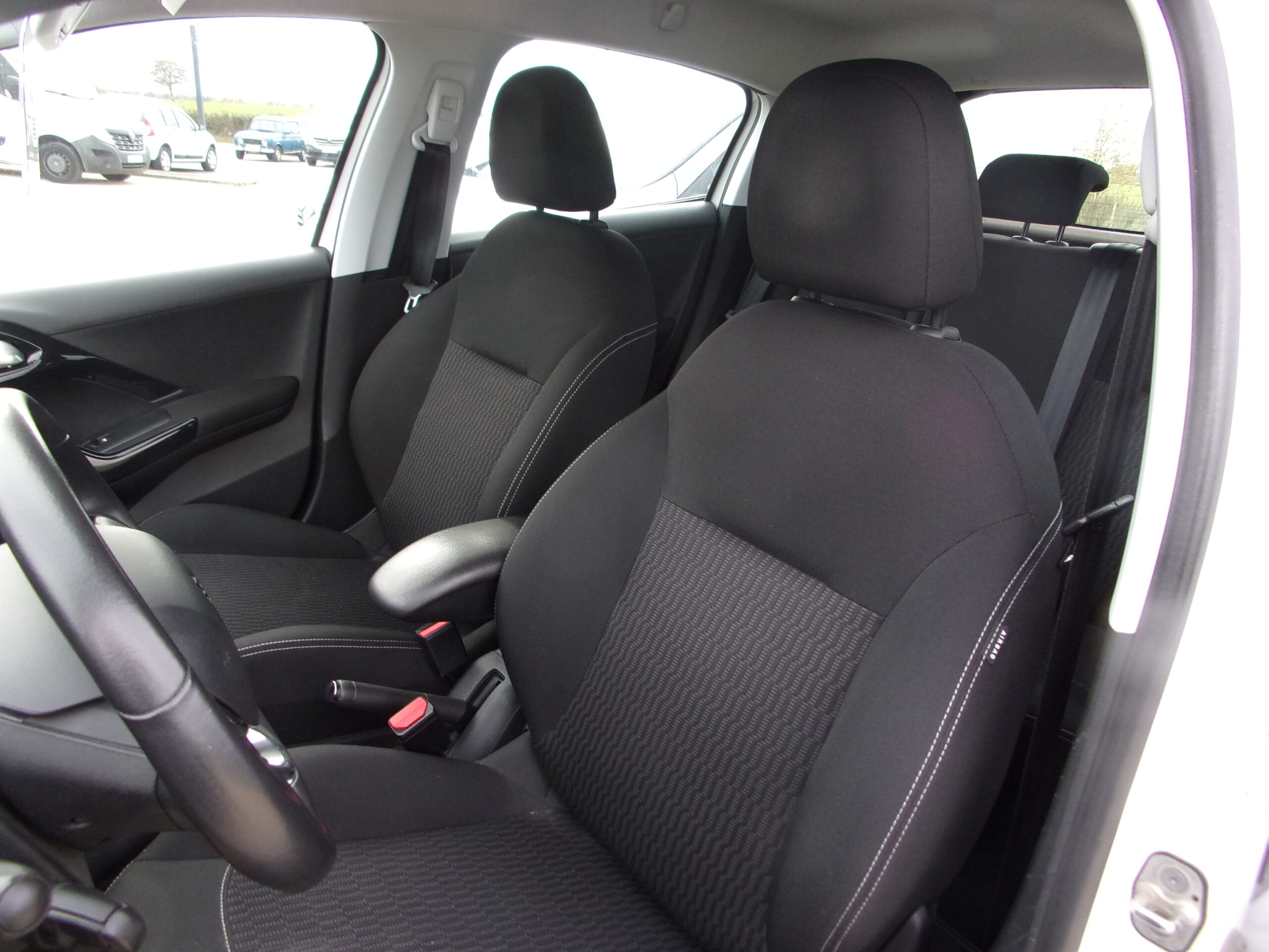 PEUGEOT 208 BUSINESS 1.6 BLUE HDI 75 CH