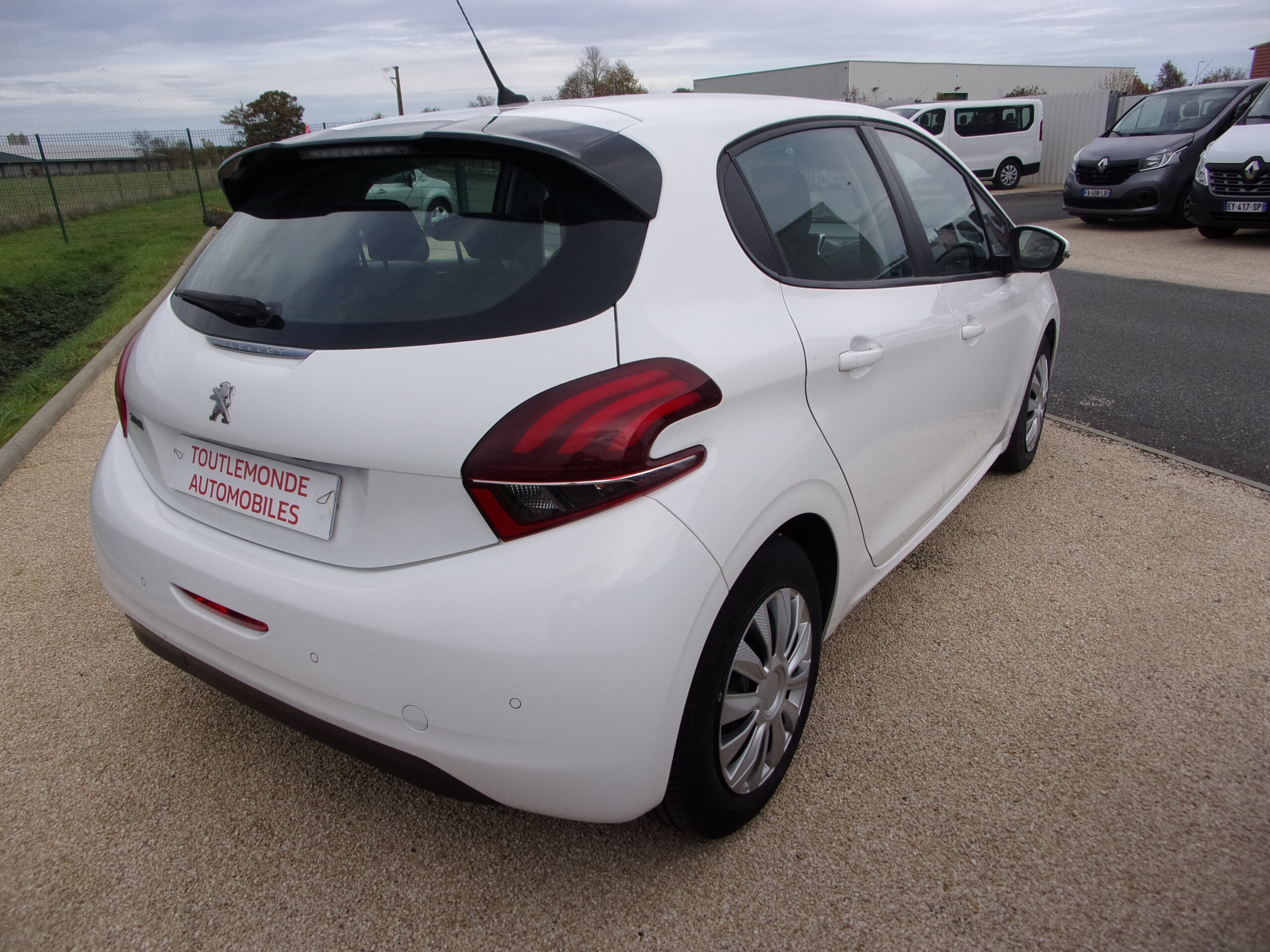 PEUGEOT 208 BUSINESS 1.6 BLUE HDI 75 CH