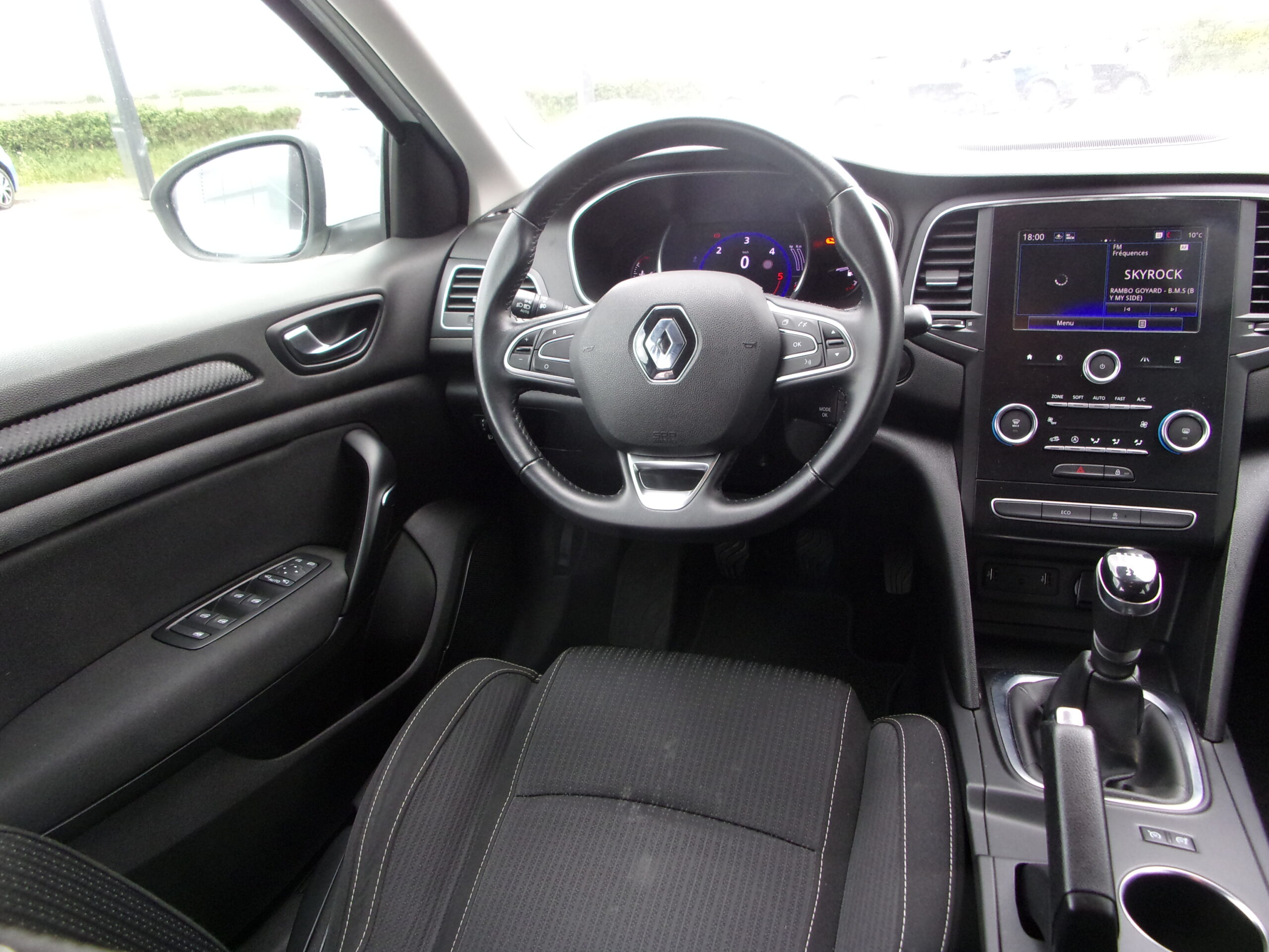 RENAULT MEGANE IV BERLINE BUSINESS