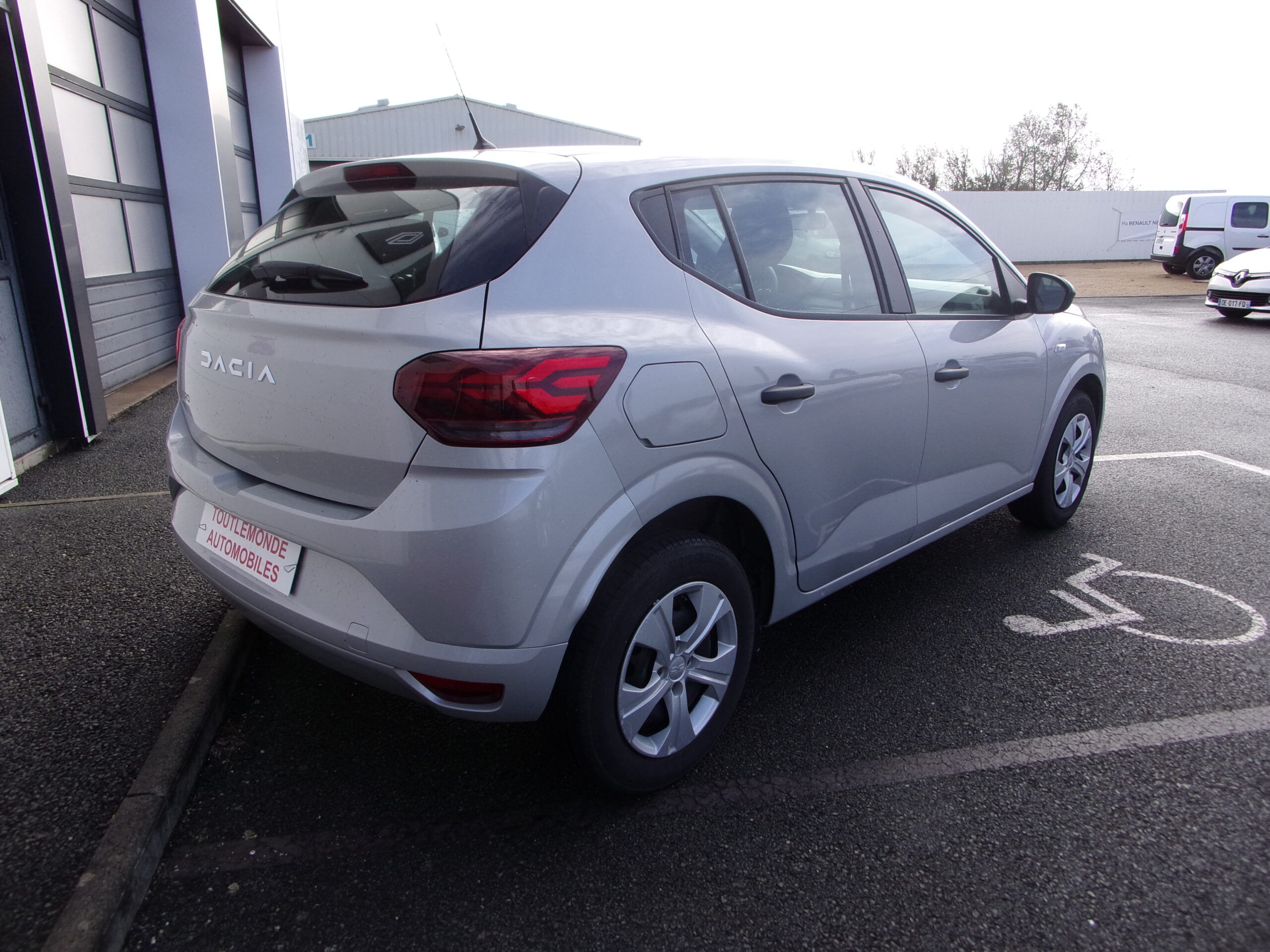 DACIA SANDERO ESSENTIAL ECO-G 100