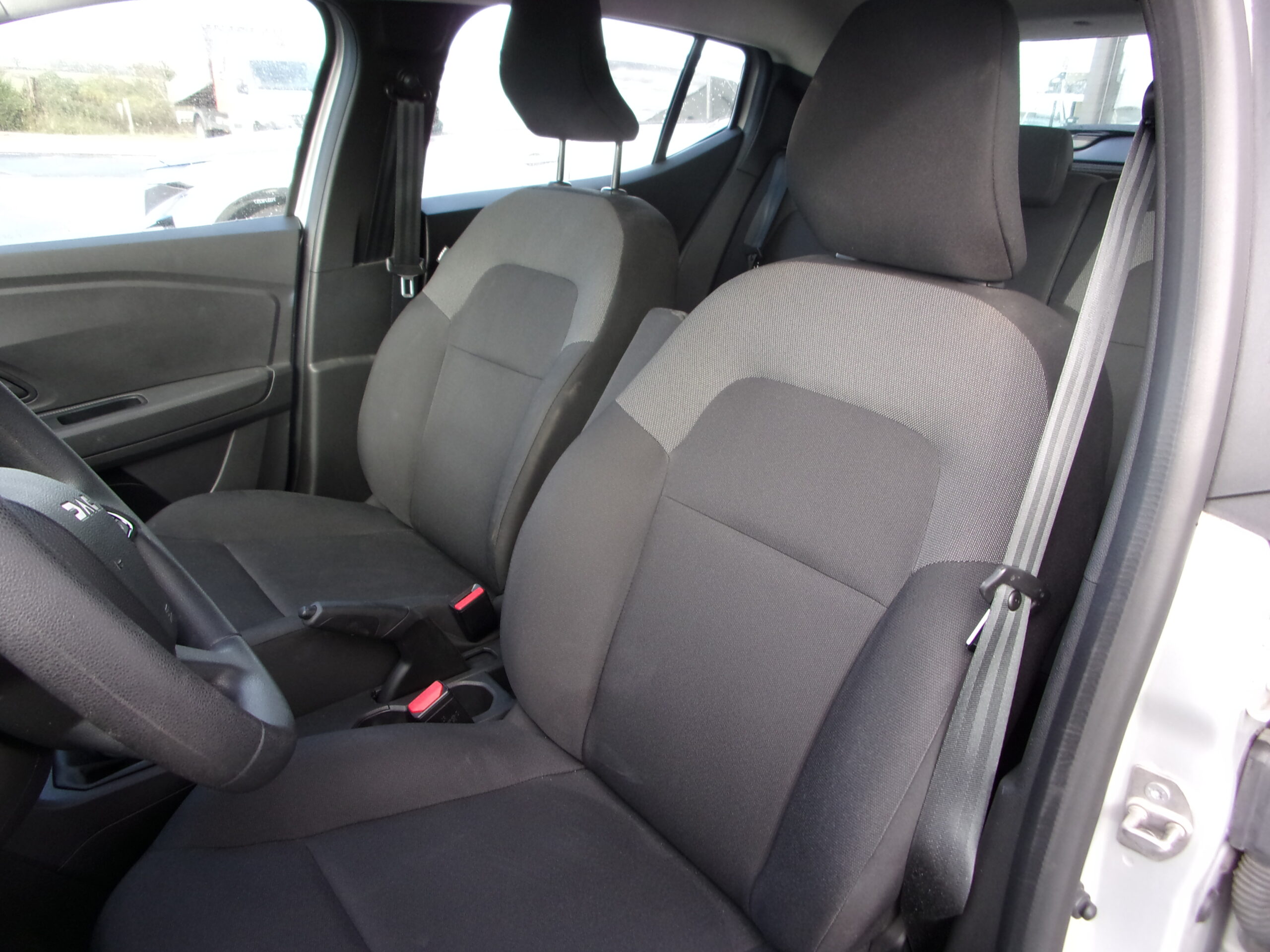 DACIA SANDERO ESSENTIAL ECO-G 100